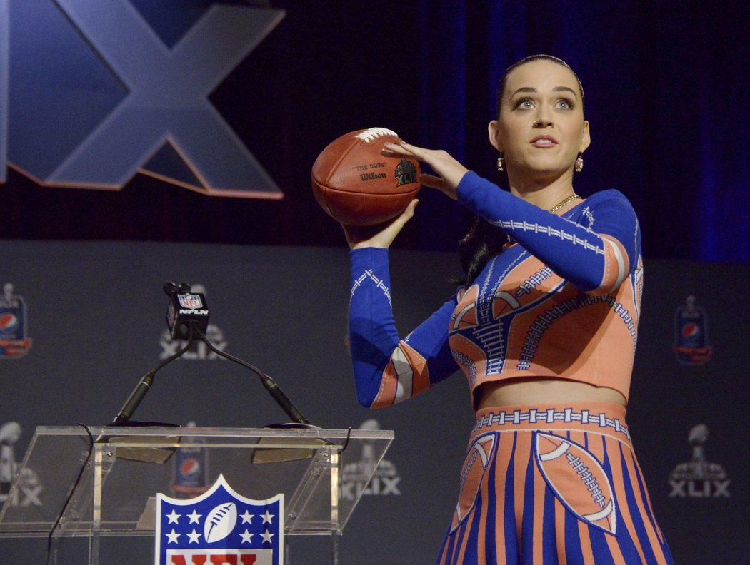 Katy Perry představila svůj poločasový program pro Super Bowl. Žádné nenafouknuté míče prý fanoušci čekat nemusí...