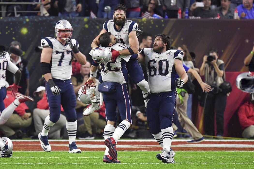 Obrat v poslední čtvrtině přinesl americkým fotbalistům New England Patriots pátý titul v NFL. V Super Bowlu porazili Atlantu 34:28 v prodloužení.