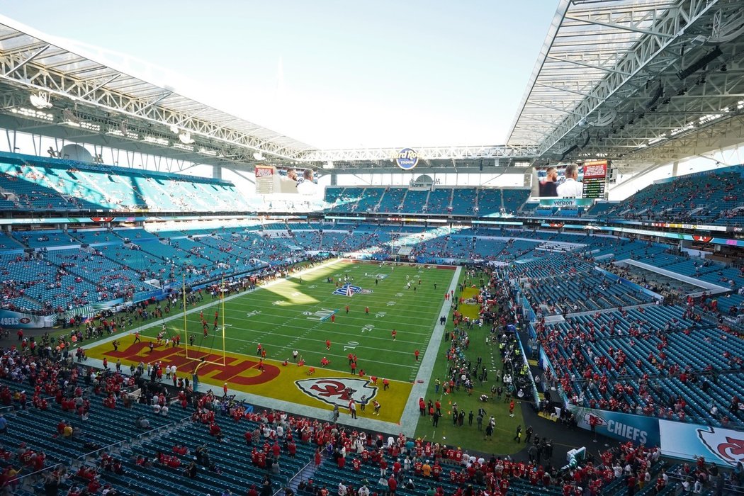 Dějištěm 54. Super Bowlu byl Hard Rock Stadium v Miami.