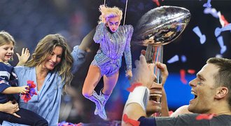 SHOW Super Bowl: Létající "Gaga tanečnice", nejhezčí žena i král v slzách