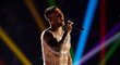  Zpěvák Maroon 5 Adam Levine během poločasové show na Super Bowlu 