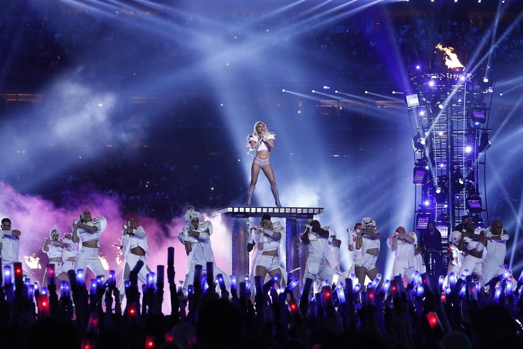 Lady Gaga předvedla na Super Bowlu úžasnou show