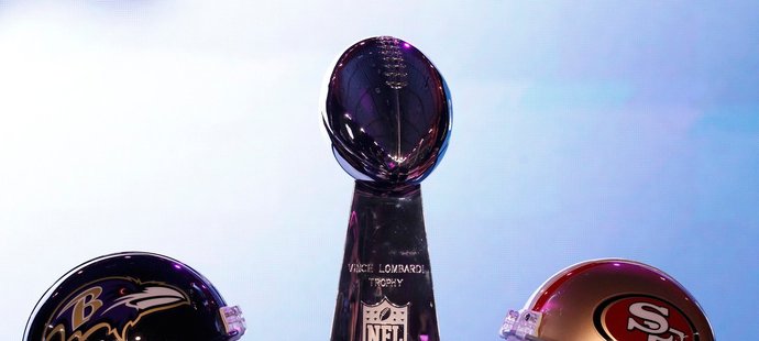 Trofej pro vítěze Superbowlu získají buď hráči Baltimoru Ravens, nebo San Francisco 49ers