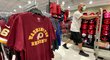 Společnost Nike už přestala distribuovat předměty s logem Redskins