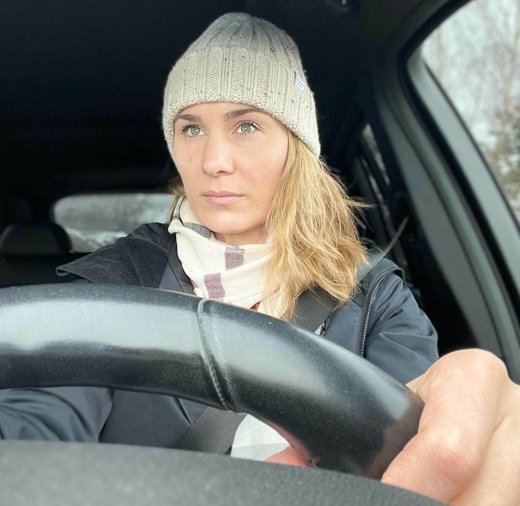 Bývalá slovenská biatlonistka Anastasia Kuzminová má za sebou dramatické chvíle. Chybělo pár centimetrů, a jejího syna mohl srazit nezodpovědný řidič