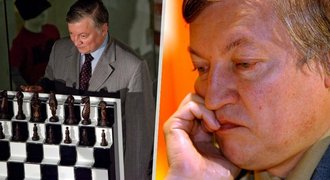 Šachový král a Putinův muž Karpov v kómatu? Záhada kolem úrazu i jeho stavu!