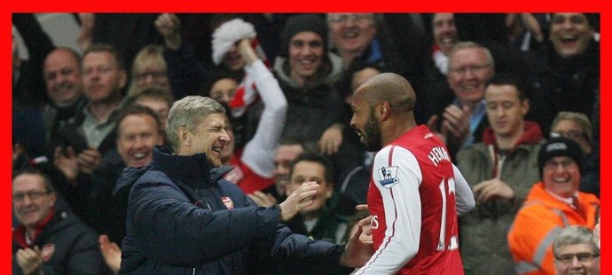 Arséne Wenger a Thierry Henry během posledního útočníkova hostování v Arsenalu. Zdá se, že v lednu příštího roku se Henry dalšího angažmá u "kanonýrů" nedočká