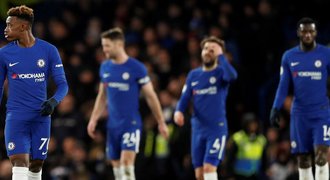 SESTŘIHY: Chelsea ostudně padla, Tottenham obral United, City slaví