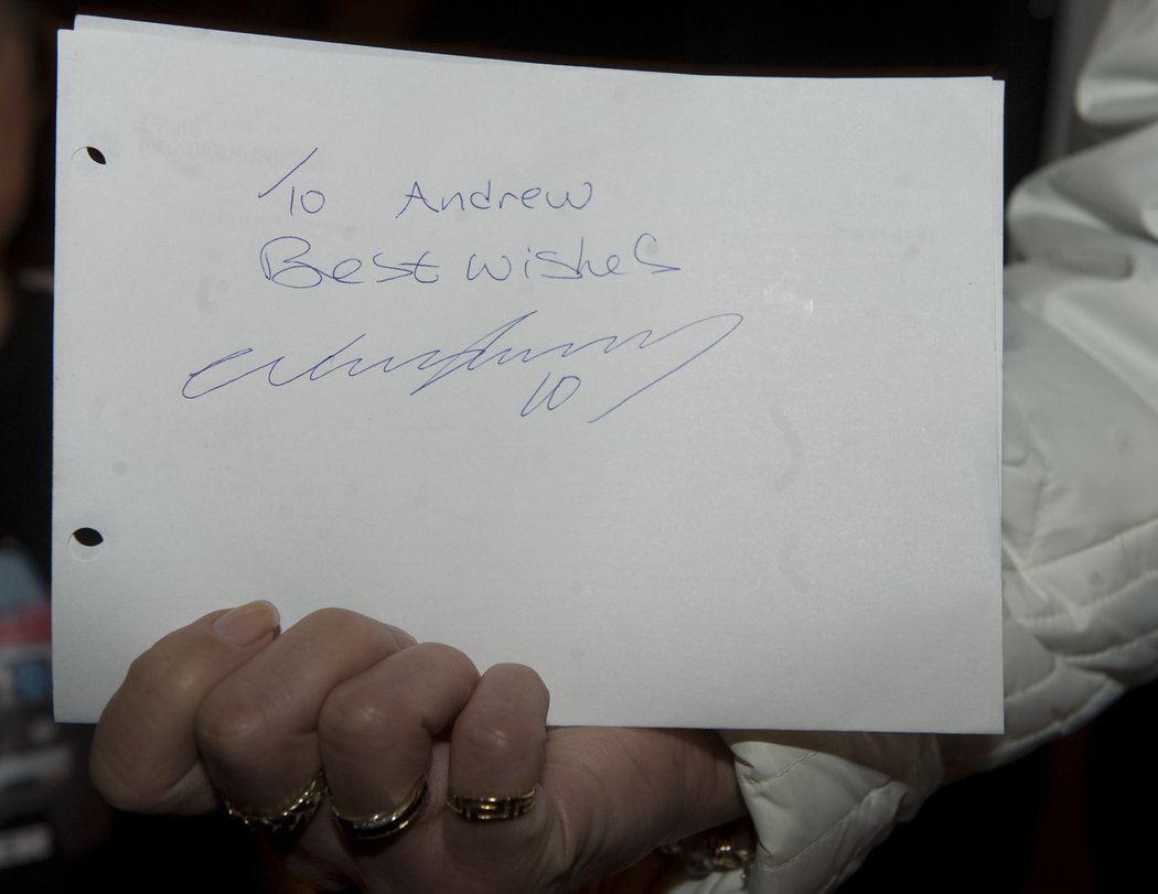 Takhle vypadá autogram od Wayne Rooneyho