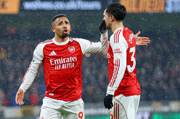 Krejčí a spol. šokovali Arsenal: bizarní gól, potyčka i zápletka v boji o titul Krejčí a spol. šokovali Arsenal: bizarní gól, potyčka i zápletka v boji o titul