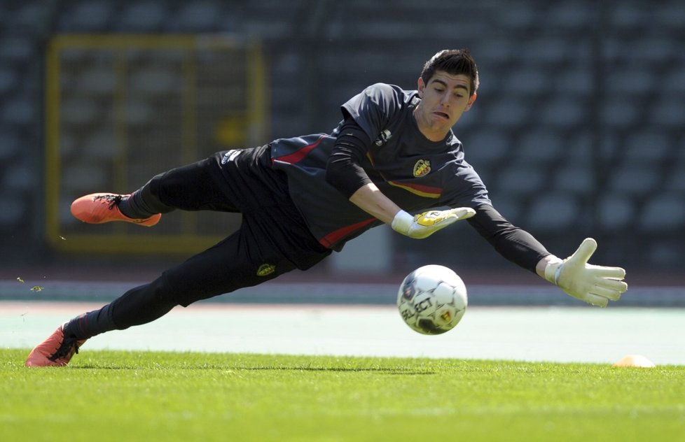 Talentovaný belgický brankář Thibaut Courtois zůstane i v příští sezoně na hostování v Atlétiku Madrid, kam ho zapůjčila Chelsea