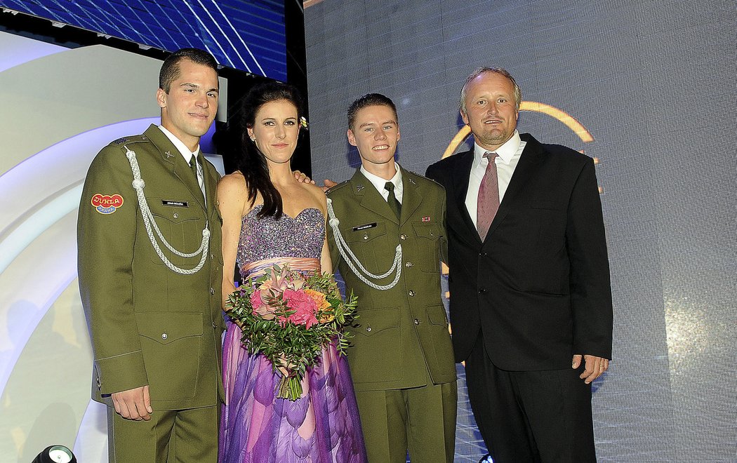 Ocenění v anketě Atlet roku 2015: zleva Jakub Holuša, Zuzana Hejnová, Pavel Maslák a Dalibor Kupka