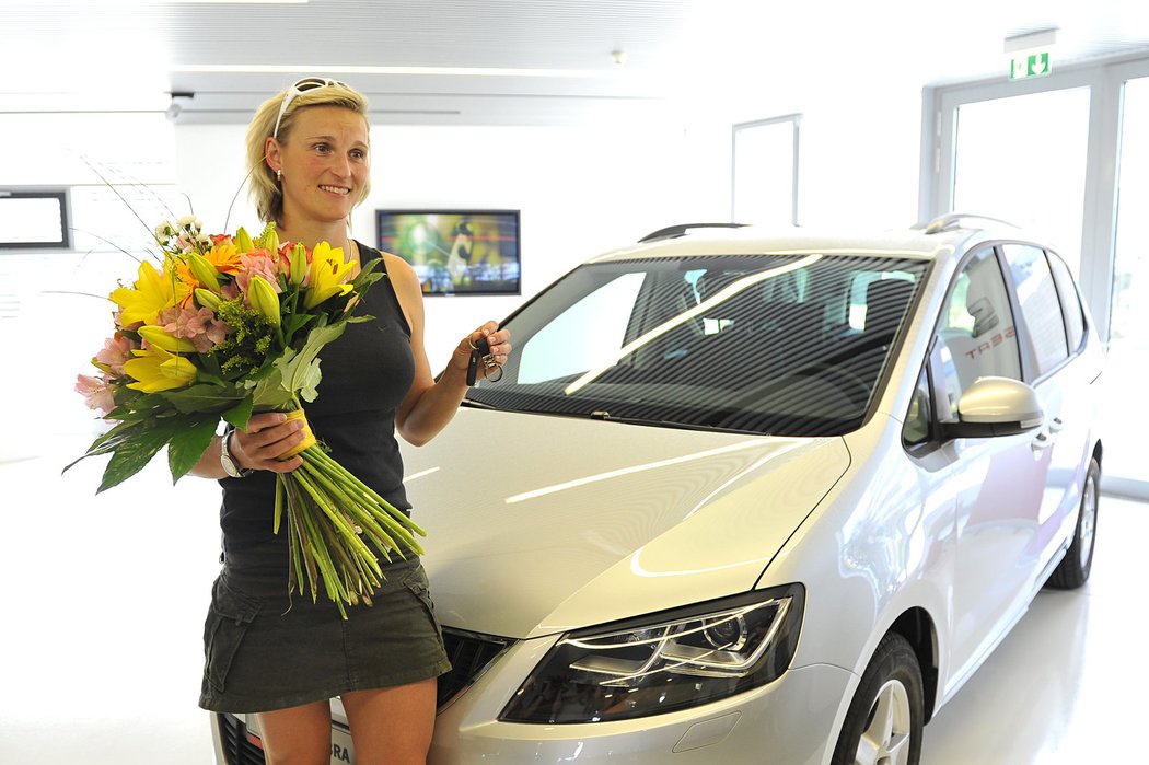 Barbora Špotáková dostala od sponzora do užívání osobní auto