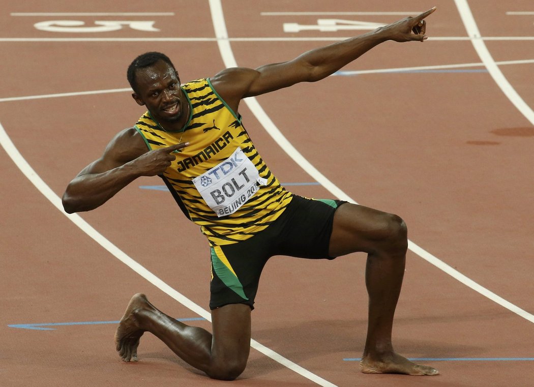 Bolt oslavuje výhru na 200 metrů