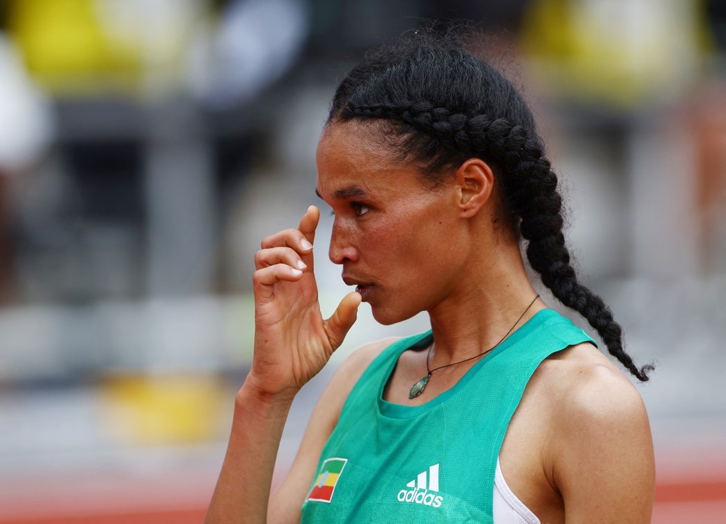 Rekordmanka Letesenbet Gideyová zvládla běh žen na 10 000 metrů a získala zlato z mistrovství světa