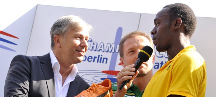 Usain Bolt daroval starostovi vlastní boty