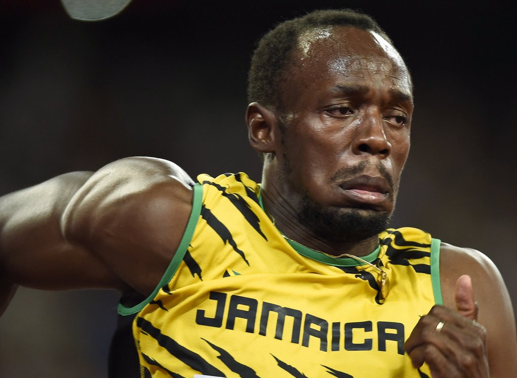 Usain Bolt v semifinálovém běhu na 200 metrů