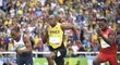 Usain Bolt (uprostřed) je jedním z nejlepších sprinterů atletické historie