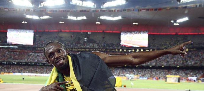 Usain Bolt slaví zisk zlatém medaile na MS