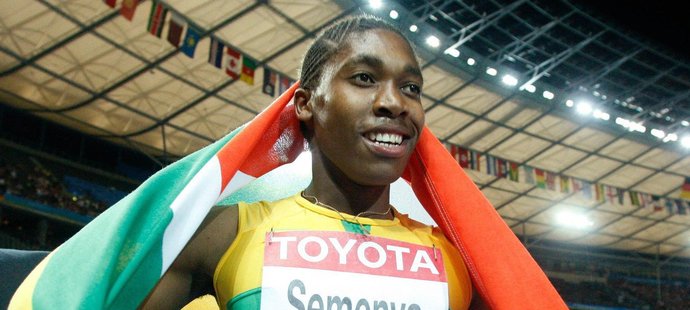 Caster Semenyaová slaví svůj titul na mistrovství světa v roce 2009