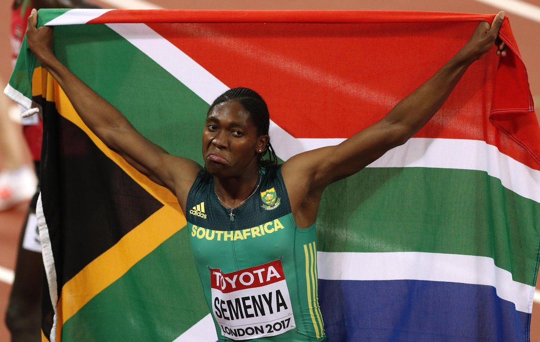Semenyaová v neděli zakončila svůj nejúspěšnější světový šampionát v kariéře. Nejdřív vybojovala bronz na patnáctistovce a tentokrát vyhrála finále běhu na 800 metrů a navázala tak na svoje předchozí tituly z Berlína 2009 a Tegu 2011.