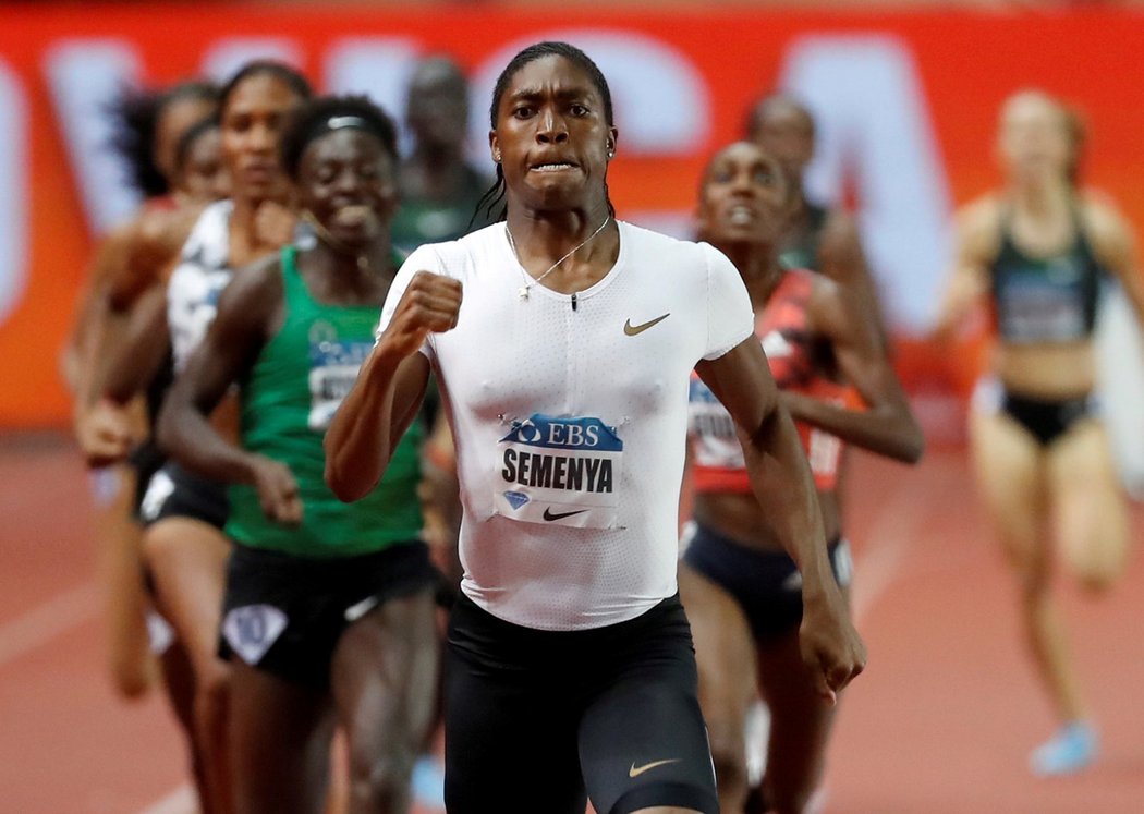 Caster Semenyaová nemá v běhu na 800 metrů konkurenci, v září na Kontinentálním poháru v Ostravě předvedla i solidní výkon na poloviční trati