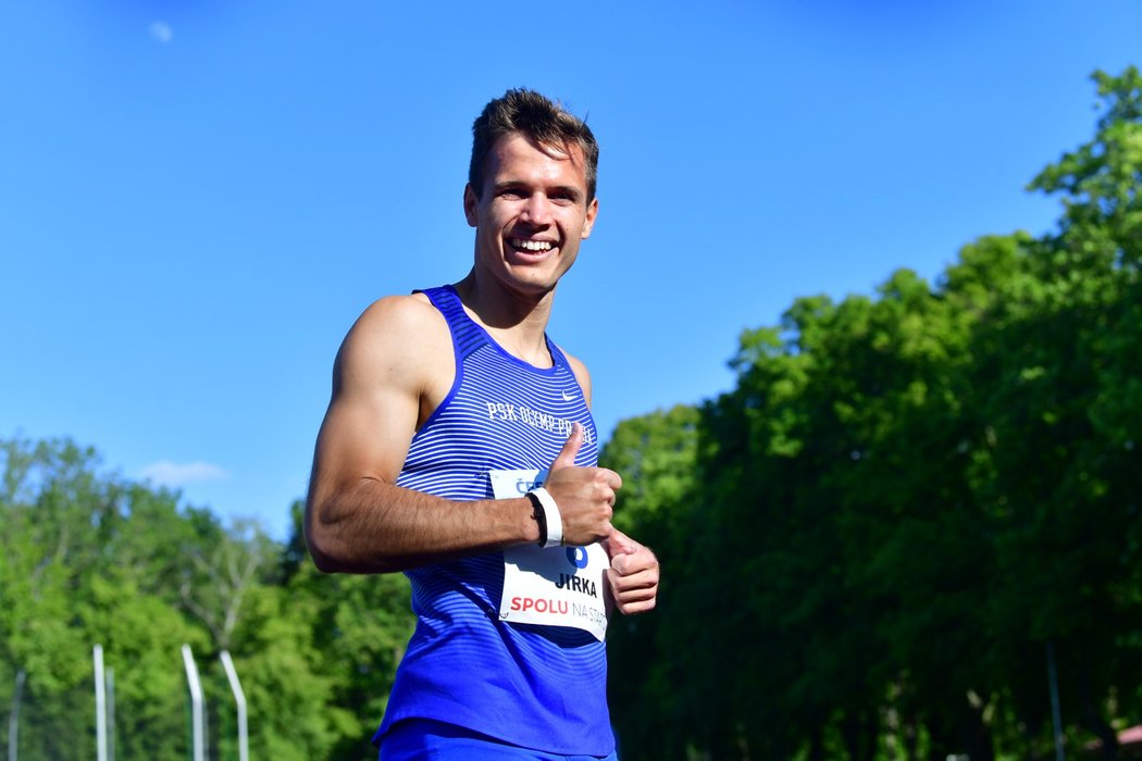 Jan Jirka ovládl při restartu atletické sezony závod na 300 metrů, porazil i Pavla Masláka