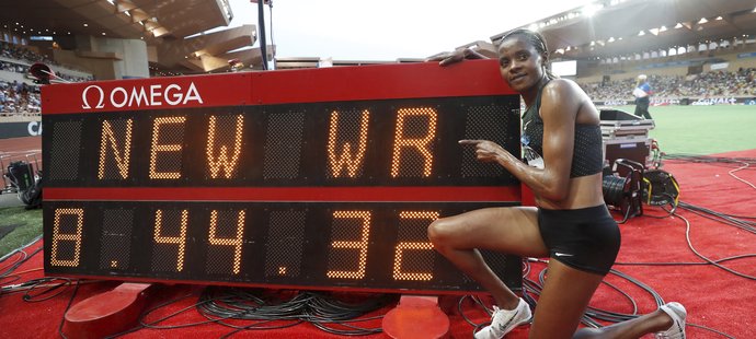 Beatrice Chepkoechová z Keni vytvořila na Diamantové lize v Monaku světový rekord v běhu na 3000 metrů překážek.