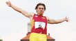 Adam Sebastian Helcelet skáče do dálky při svém osobním rekordu