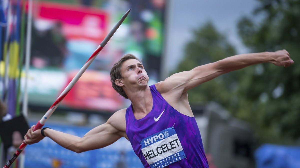 Adam Sebastian Helcelet při hodu oštěpem na desetibojařském mítinku v Götzisu. Český atlet si vybojoval účast na olympiádě v Riu.