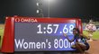 Faith Kipyegonová se nechala vyfotit u tabule po nejlepším výkonu sezony na 800 metrů