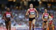 Zuzana Hejnová si běží pro vítězství v závodě na 400 metrů překážek na Diamantové lize v Londýně