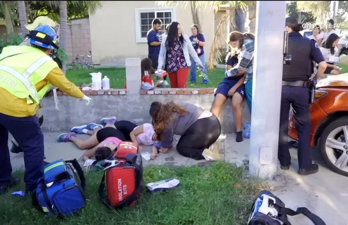 Auto srazilo na křižovatce v USA osm středoškolských atletů. Jeden v kritickém stavu Auto srazilo na křižovatce v USA osm středoškolských atletů. Jeden v kritickém stavu