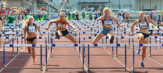 Barbora Dvořáková (druhá zleva) může navázat na veleúspěšnou kariéru svého otce, bývalého světového rekordmana a mistra světa v desetiboji 