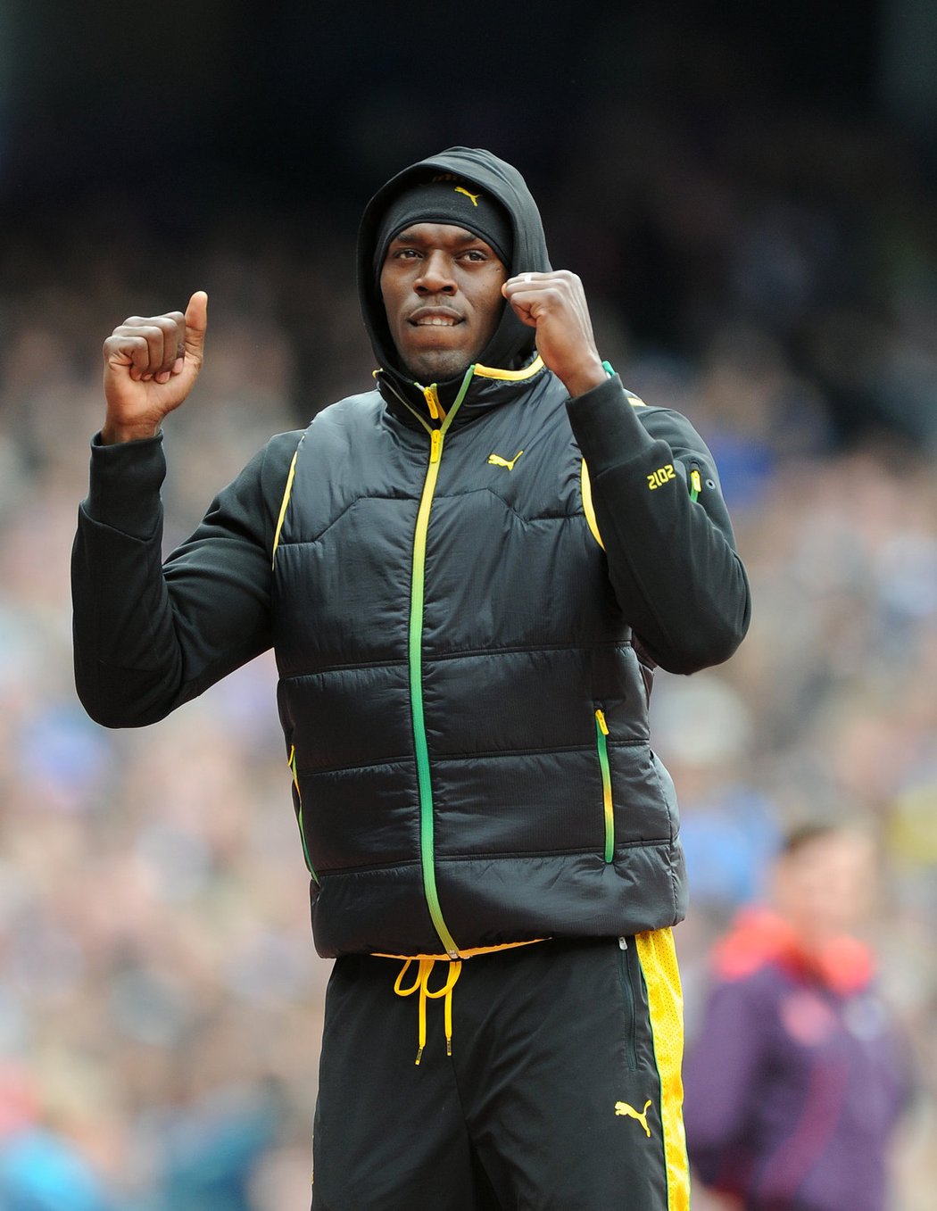 Usain Bolt před startem závodu na 200 metrů. Rozběh zvládl a postoupil do semifinále