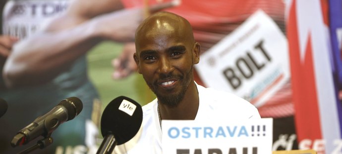 Mo Farah na tiskové konferenci před atletickým mítinkem Zlatá tretra