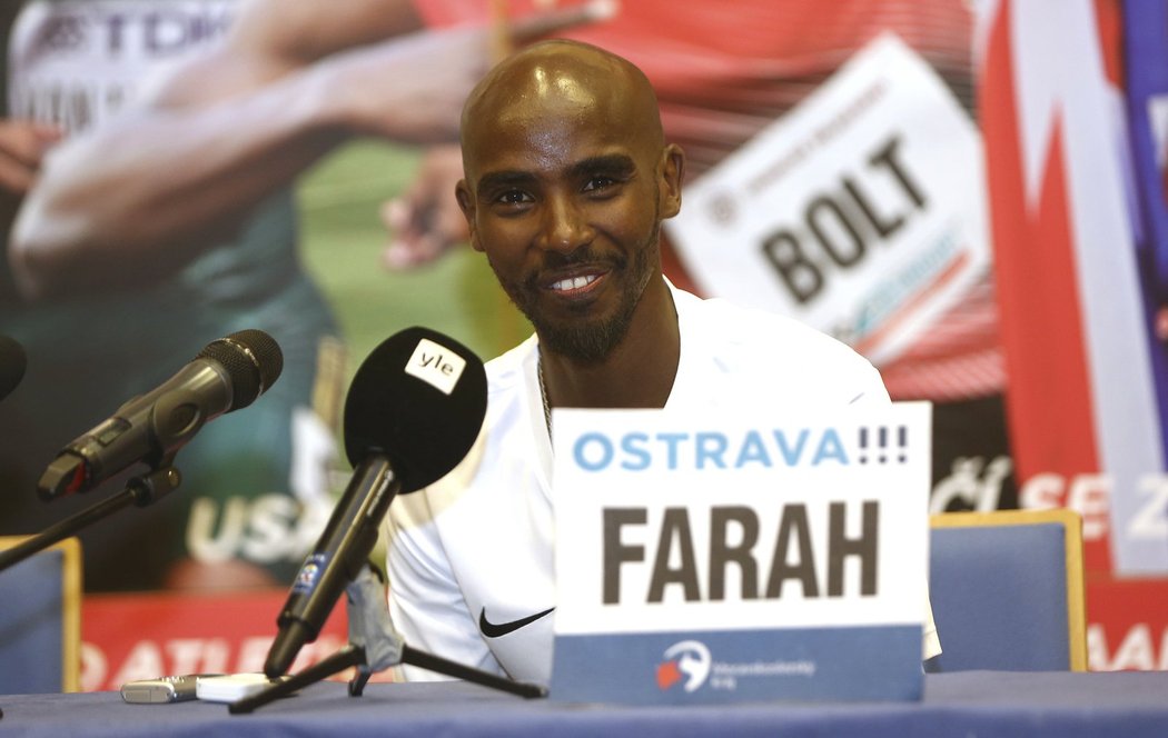 Mo Farah na tiskové konferenci před atletickým mítinkem Zlatá tretra