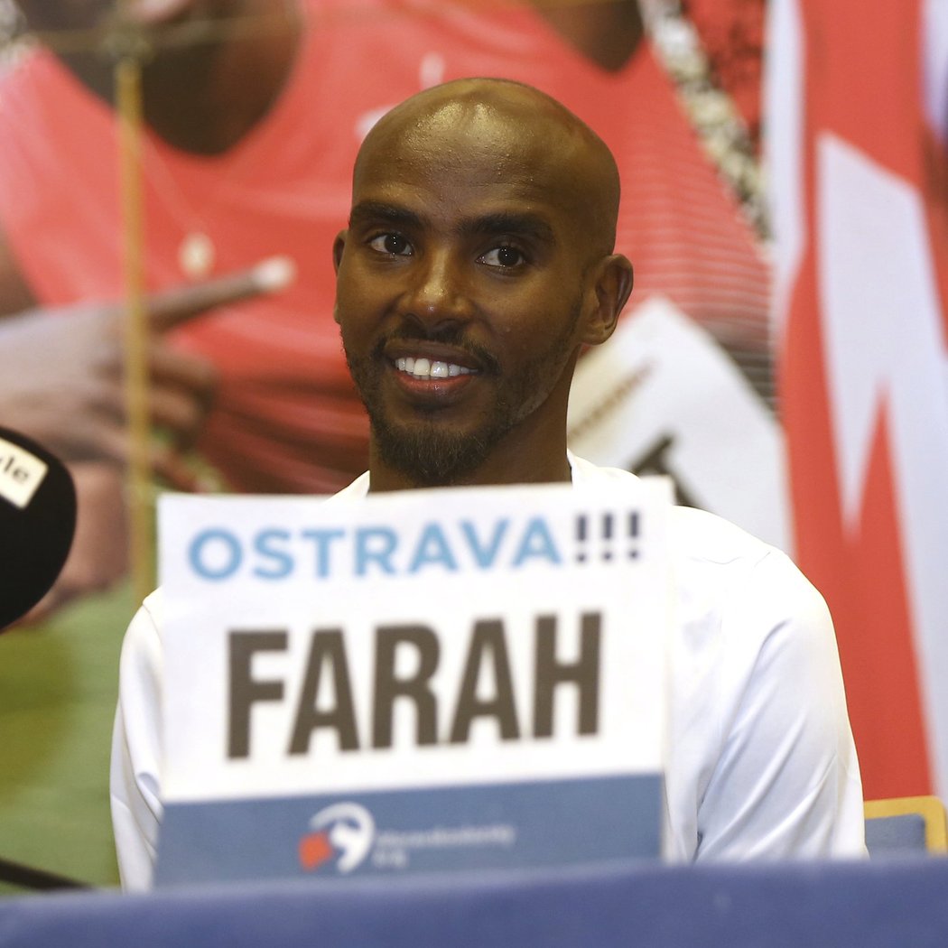 Mo Farah na tiskové konferenci před atletickým mítinkem Zlatá tretra