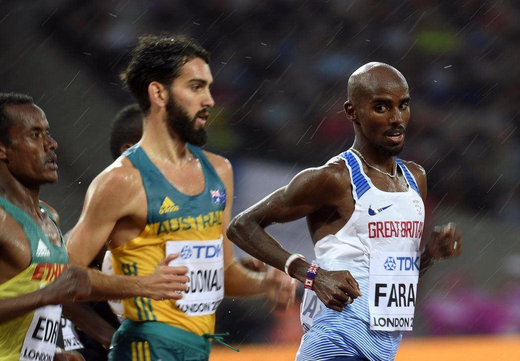 Mo Farah bez problémů postoupil do sobotního finále