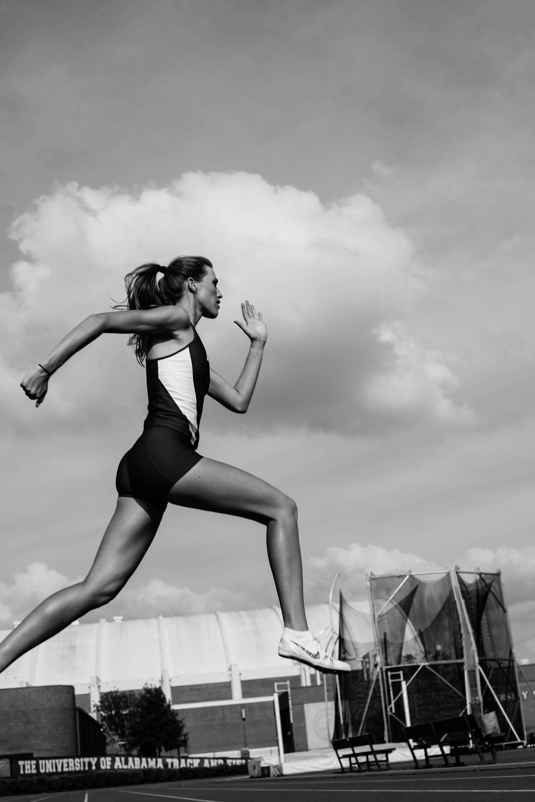 Nadějná americká běžkyně Kimberley Ficenecová je dcerou českých sportovců. Za zemi svých předků by nyní chtěla zabojovat o olympiádu v Tokiu