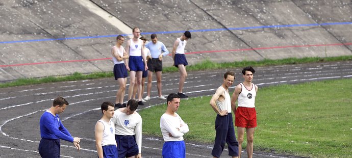 Na fotbalovém stadionu v Lounech začalo natáčení filmu Zátopek