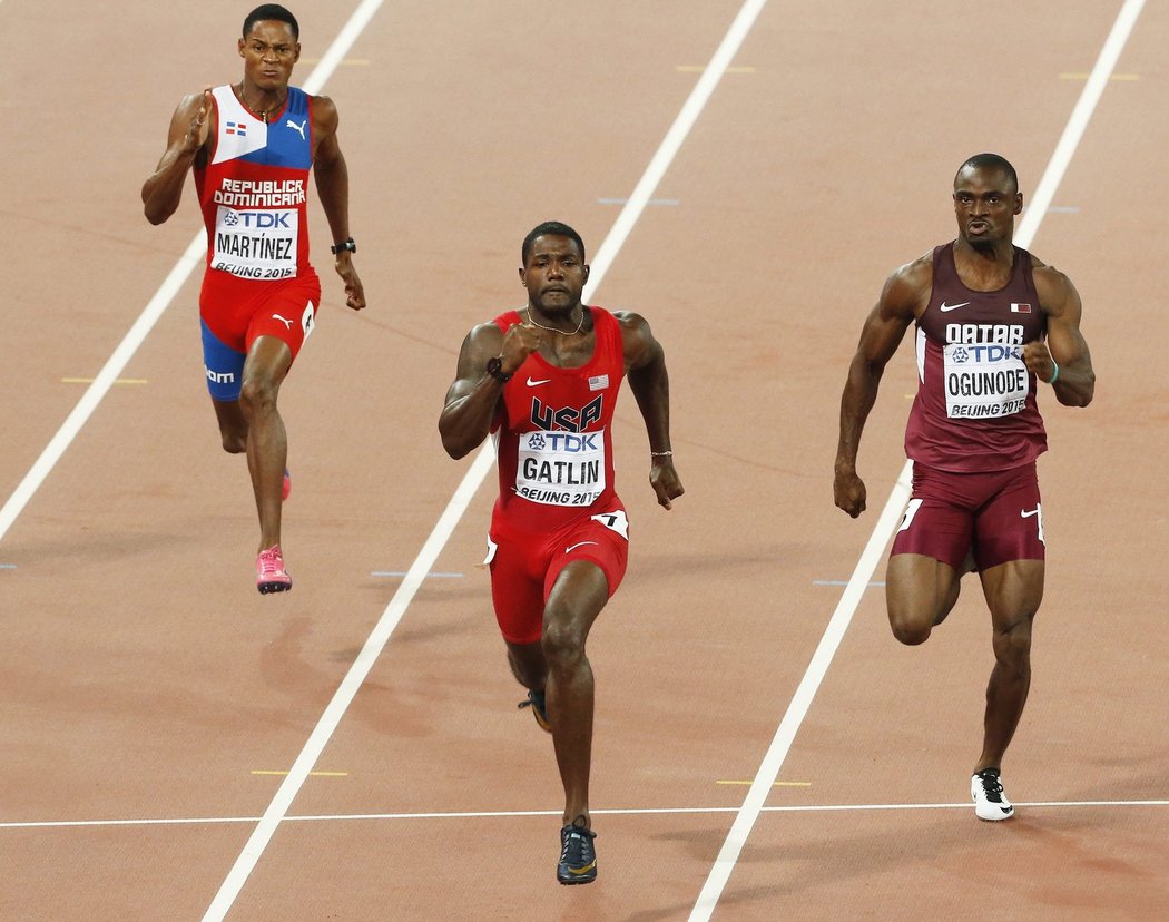 Justin Gatlin postupuje do finále běhu na 200  metrů