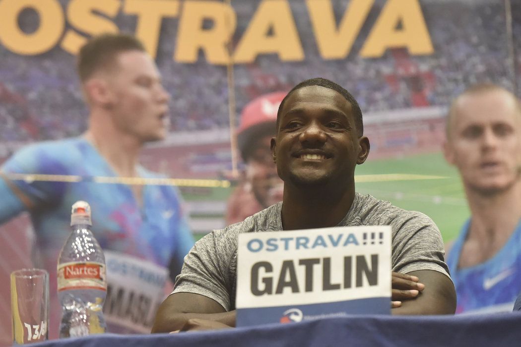 Justin Gatlin na tiskové konferenci před atletickým mítinkem Zlatá tretra