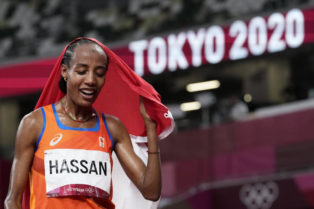 Sifan Hassanová slaví triumf na pětikilometrové trati