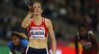 Česká atletka Zuzana Hejnová ve finálovém běhu na 400 metrů překážek na světovém šampionátu v Londýně