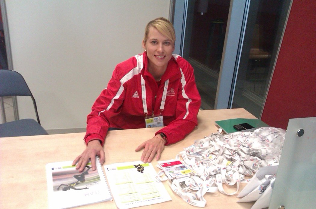 Ivana Večeřová na své dobrovolnické pozici při atletickém šampionátu v O2 areně