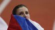 Zuzana Hejnová se raduje ze své stříbrné medaile na halovém ME v Bělehradě
