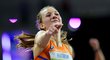 Femke Bolová se raduje po svém triumfu v závodě na 400 metrů na halovém MS v Glasgow