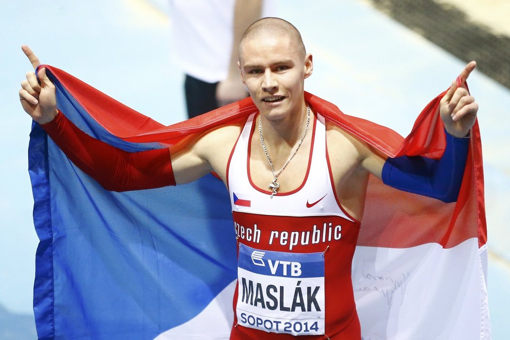 Pavel Maslák slaví svůj triumf na halovém mistrovství světa v Sopotech