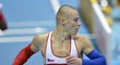 Pavel Maslák se ohlíží po soupeřích v cíli zlatého závodu na halovém mistrovství světa v Sopotech
